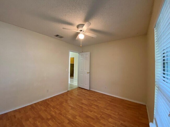 Building Photo - 1903 Balsam Way