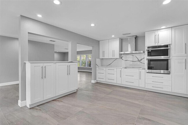 Building Photo - 3944 Doral Dr