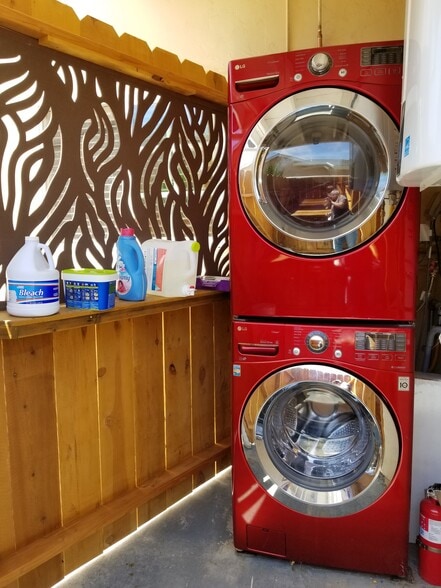 Modern Steam Clean LG Front Loading Washer Dryer. - 4848 Diane Ave