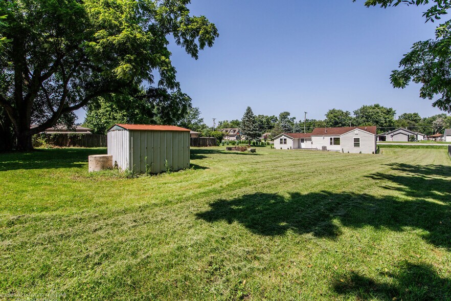 Building Photo - 148 E Francis Rd