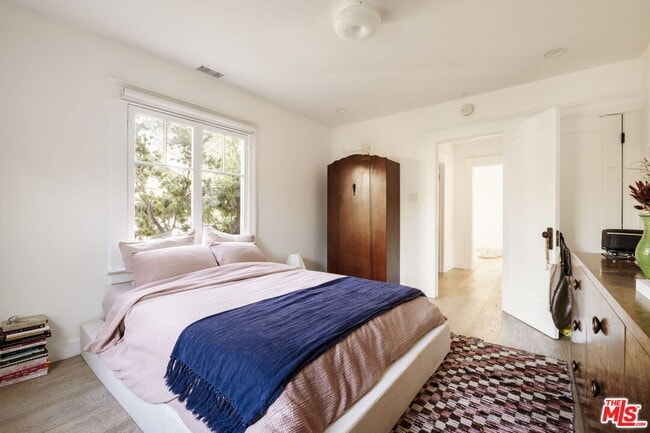 Building Photo - 601 Crestmoore Pl