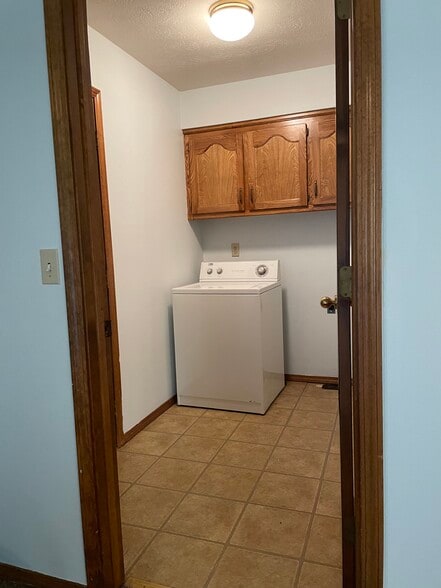 Building Photo - 4034 S Miranda Ct