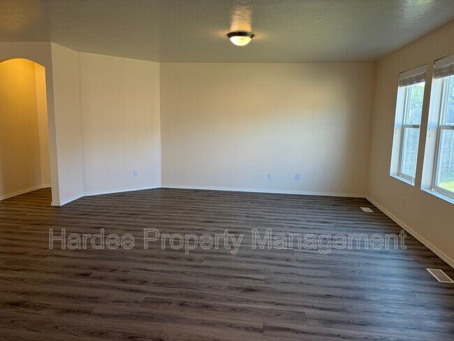 Building Photo - 677 N Kayden Way