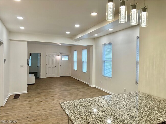 Building Photo - 2214 W 32nd St