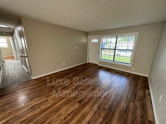 Building Photo - 209 Gill Dr