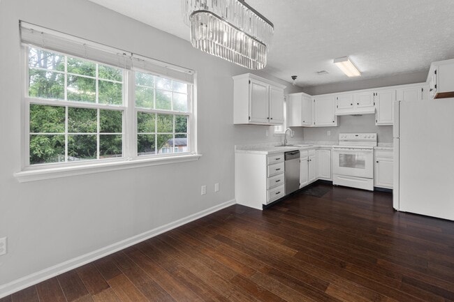 Building Photo - 364 Forest Hill Dr