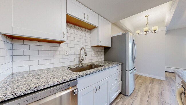 Building Photo - Adorable 1 bedroom condo with mountain views