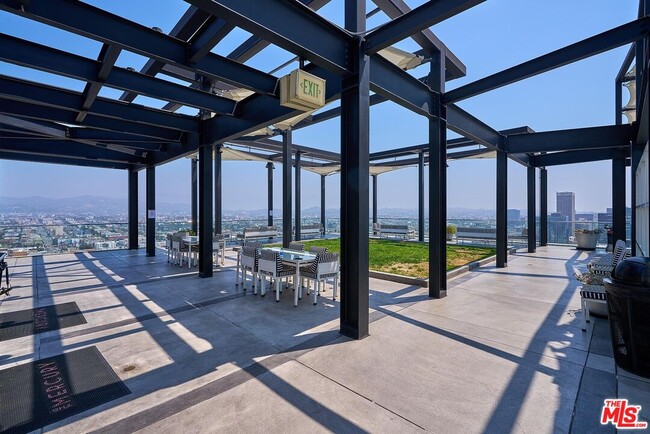 Building Photo - 3810 Wilshire Blvd