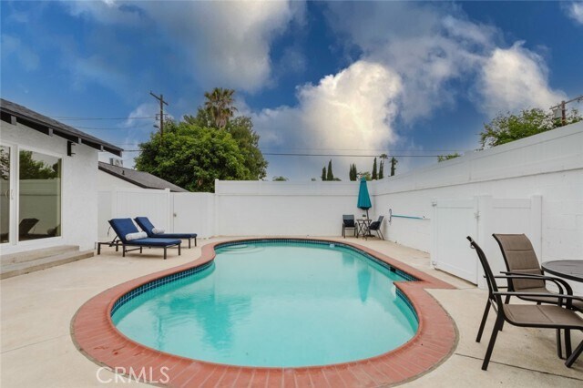 Building Photo - 6438 Lindley Ave