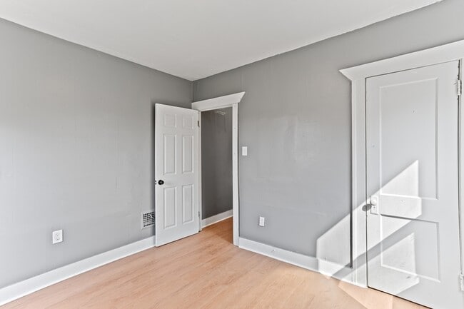 Building Photo - 2045 Clements St