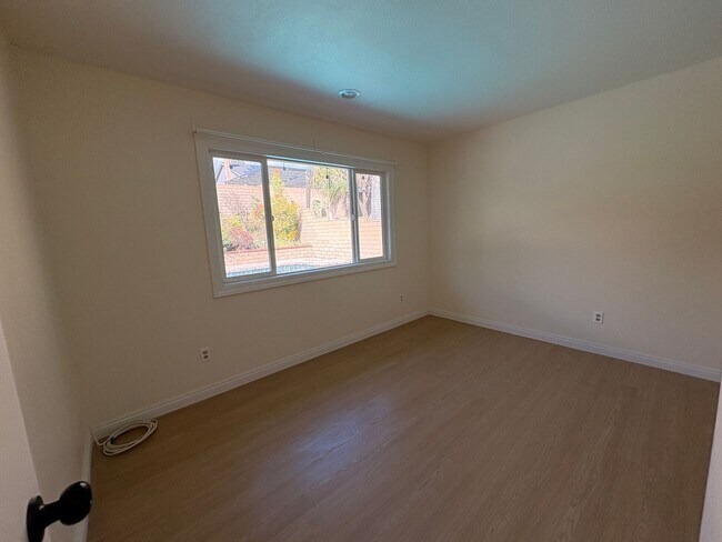 Building Photo - Rancho Cucamonga Gem – Stylish Single-Stor...