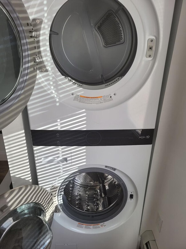 Building Photo - 23 Handy St