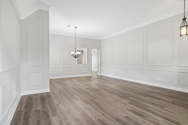 Building Photo - 1322 W Forest Dr