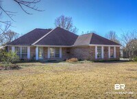 Building Photo - 200 Hawthorne Cir
