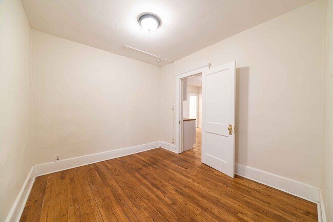 Building Photo - 3426/3428 Evaline - FDR - T