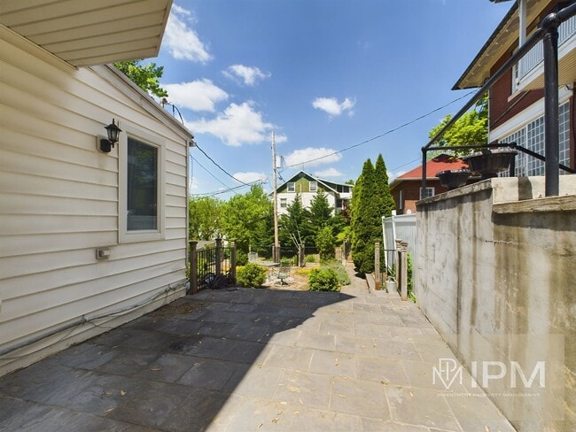 Building Photo - Spacious 5 Bedroom, 2.5 Bath Near The Avenues!