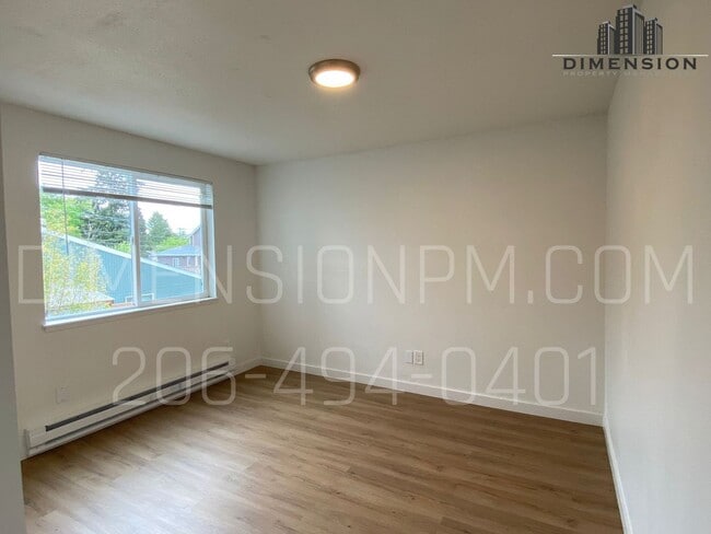 Building Photo - Stunning Renovated 2BR/1.5BA Duplex with A...