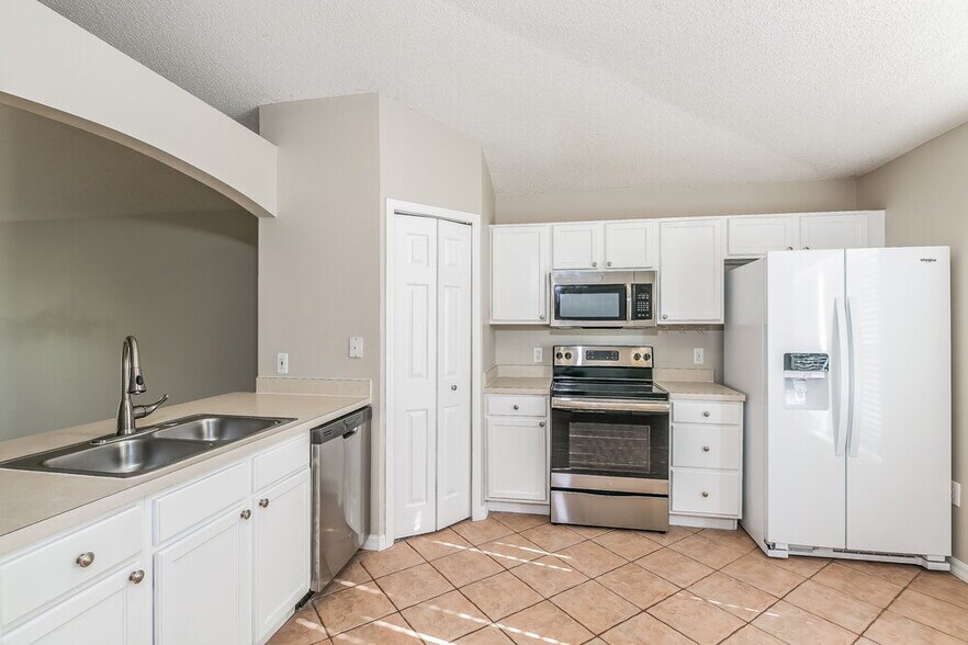 Building Photo - 3031 Elbib Dr