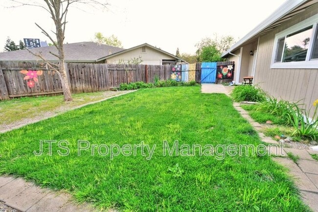 Building Photo - 8856 N Winding Way