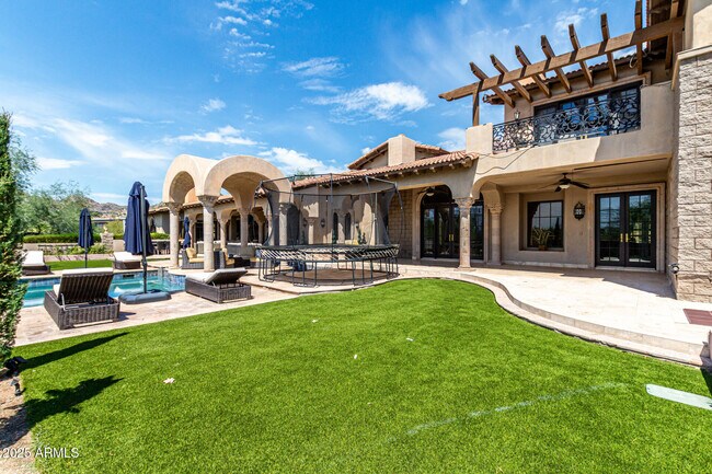Building Photo - 6050 N Paradise View Dr
