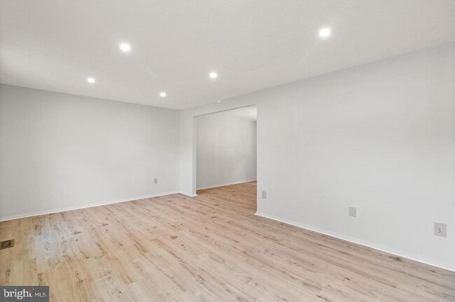 Building Photo - 8084 Winding Way Ct