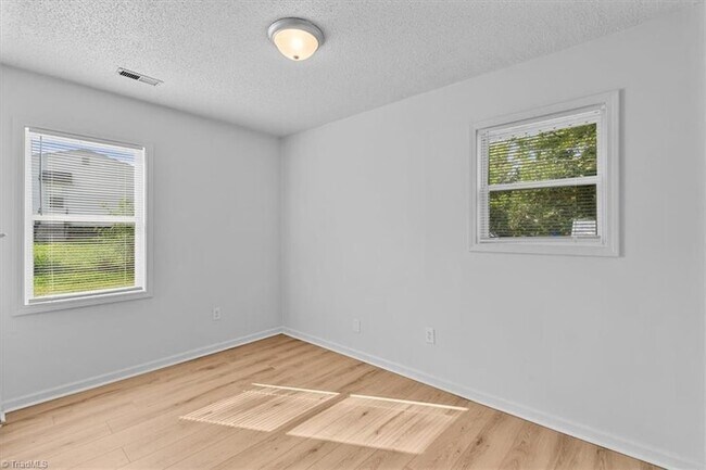Building Photo - 1404 Denim Rd