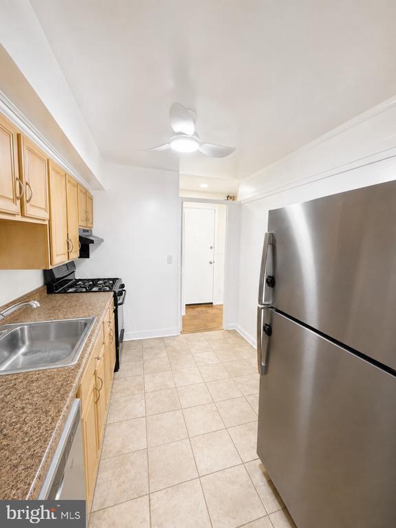 Building Photo - 7521 Spring Lake Dr