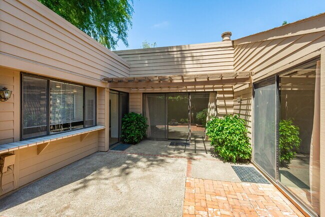Building Photo - 478 Hartnell Pl