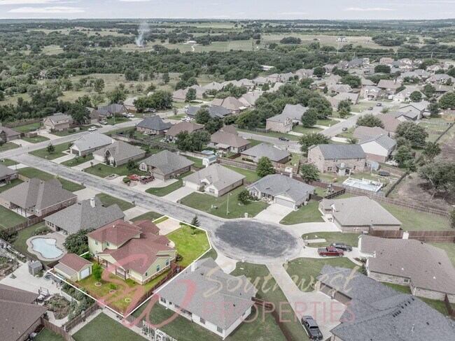 Building Photo - Stunning 5 bedroom, 3.5 bath in Elk Ridge Estates!