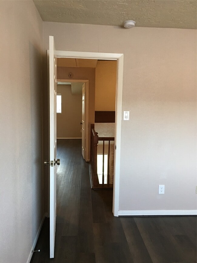 Building Photo - 3010 Beecave Dr