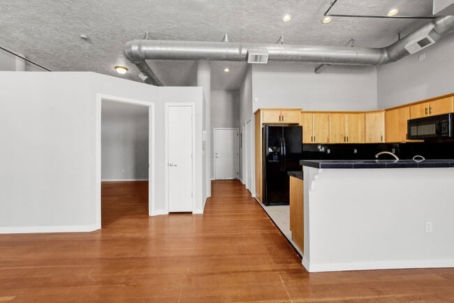 Building Photo - One-of-a-Kind Tejon Street Condo in Unbeatable Location! No Utility Setup Required!
