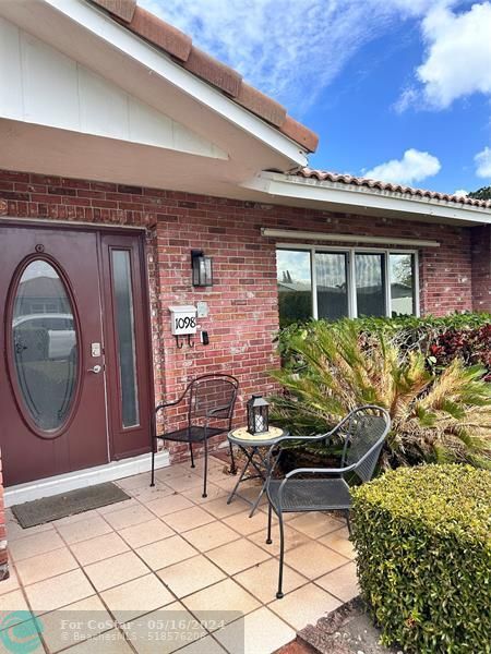 Primary Photo - 1098 NW 15th Ave