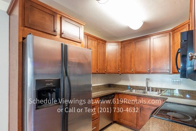 Building Photo - Nice large 2 Bedroom, 2 Bath Condo