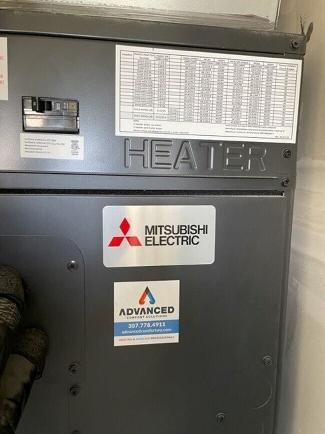 Building Photo - Townhouse For Lease