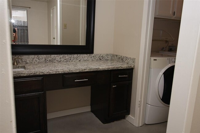Building Photo - 7825 Beauregard Cir