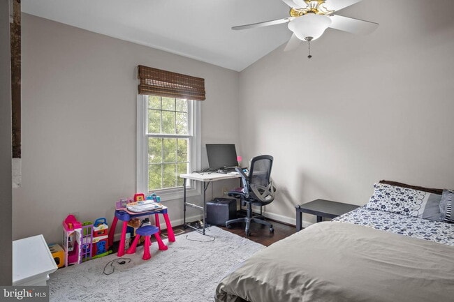 Building Photo - Stunning Ashburn Townhome with Endless Appeal