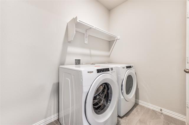 Building Photo - 2024 Briarbrook Dr