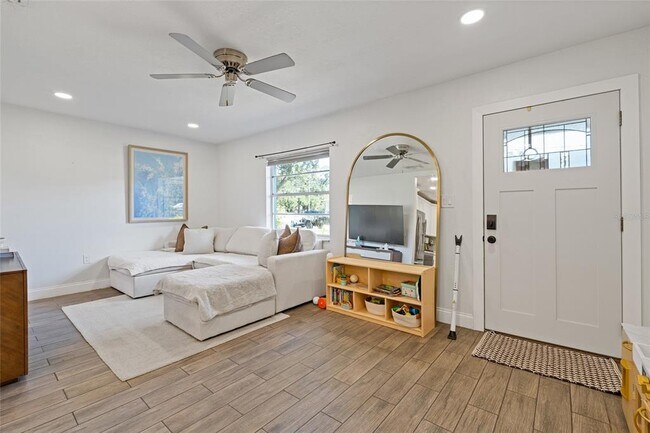 Building Photo - 3308 W Van Buren Dr