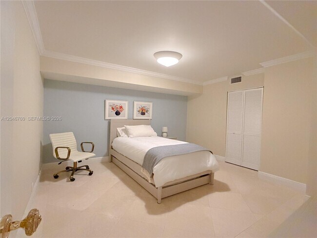 Building Photo - 1111 Crandon Blvd
