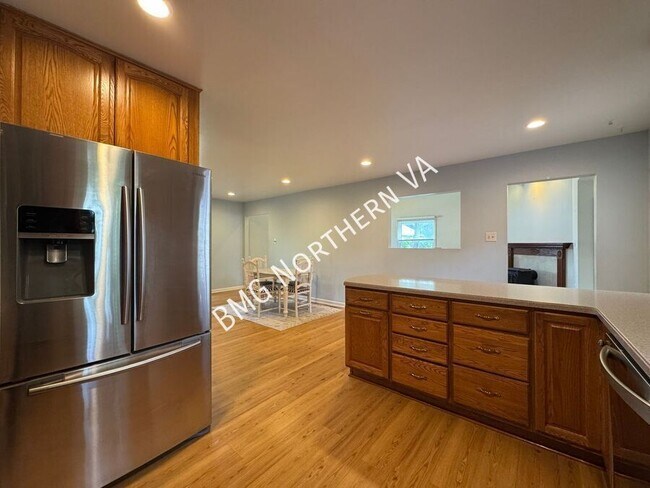 Building Photo - 8903 Tudor Ln