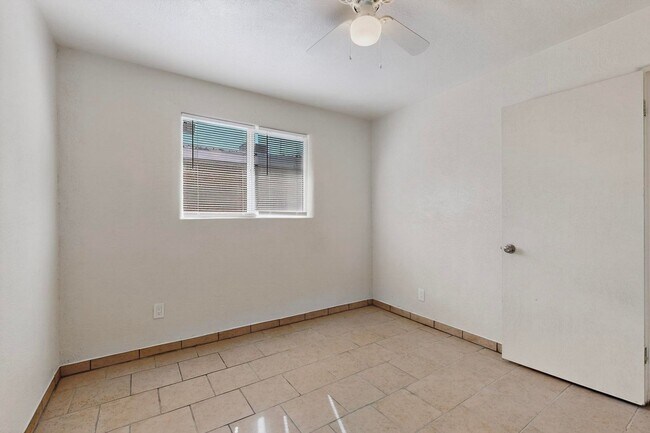 Building Photo - 540 Cardenas Dr SE