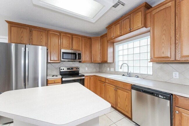 Building Photo - 5822 Cinnamon Creek Cir