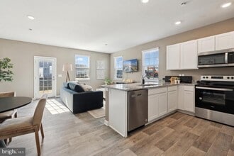 Building Photo - 171 Rae Ct