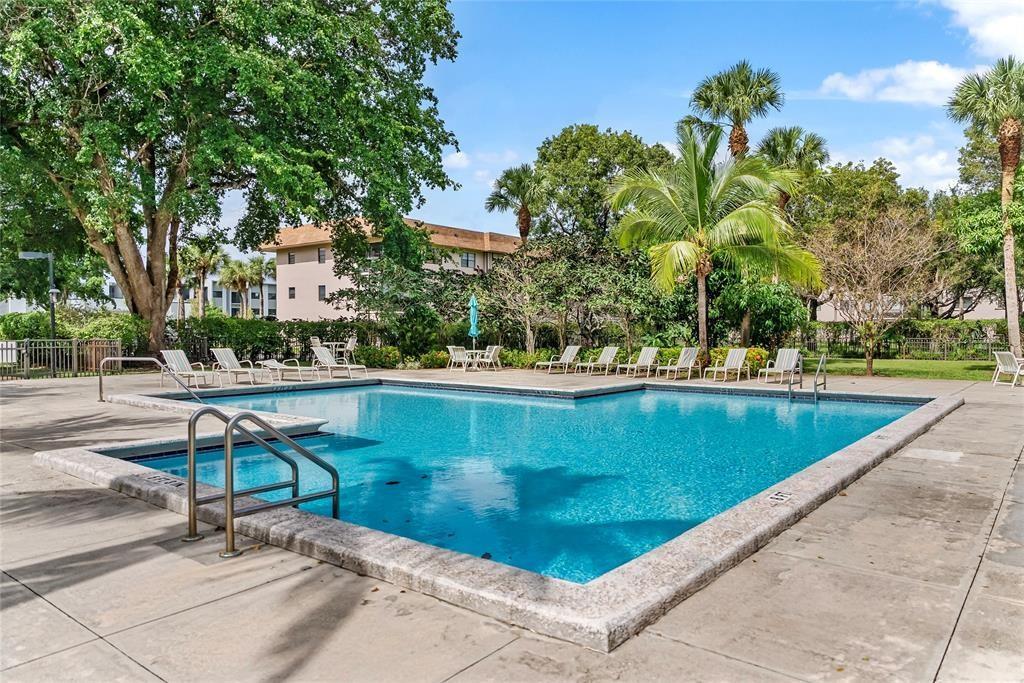 Building Photo - 5155 E Sabal Palm Blvd