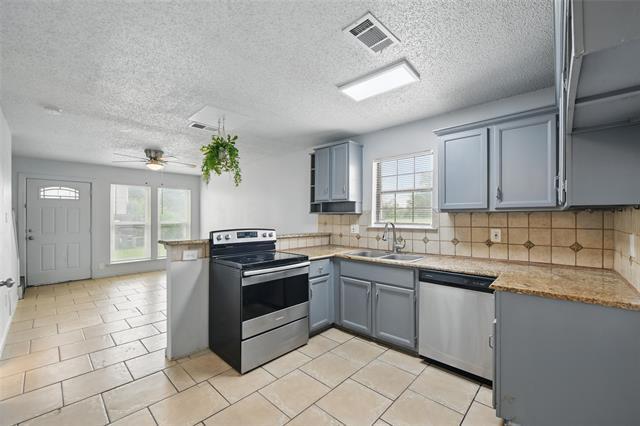 Building Photo - 4951 Miller Ave