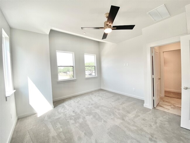 Building Photo - 837 Emerling Dr