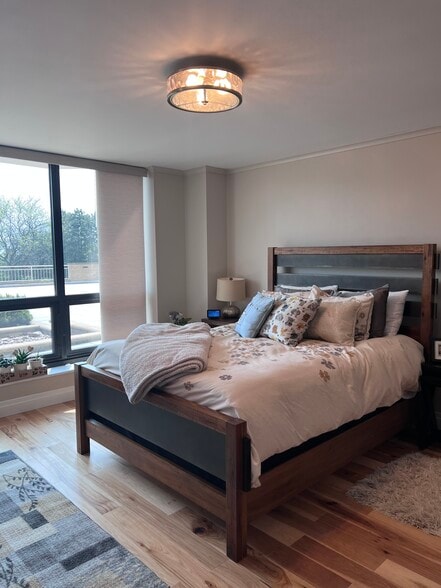 Building Photo - 200 Lakefront Blvd