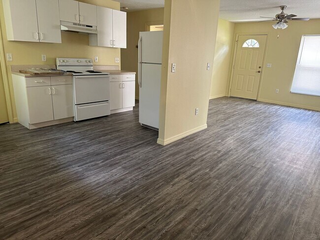 Building Photo - Beautiful Home Oversized Lot