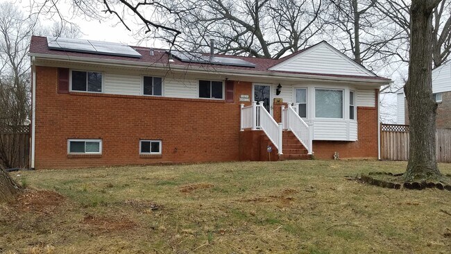 Building Photo - Spacious single family home in established Rockville neighborhood available now!