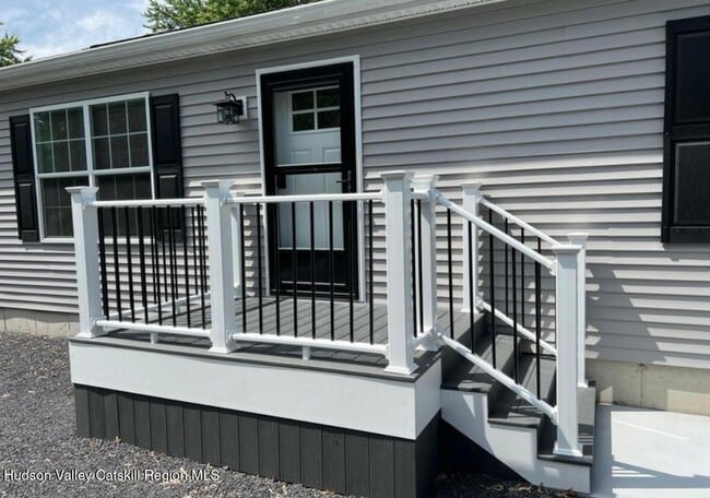 Building Photo - 37 Van Dyck St